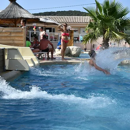 Camping La Pinede 4*