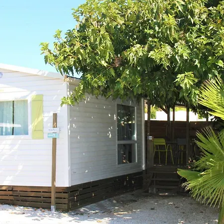Camping La Pinede 4*